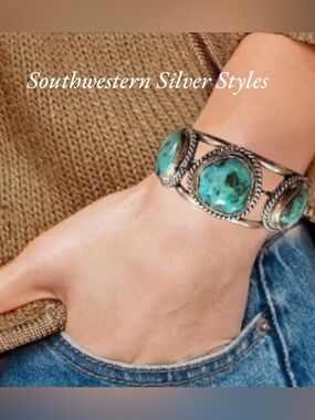 Vintage Southwestern Artisan Navajo  Turquoise Sterling Silver Cuff Bracelet